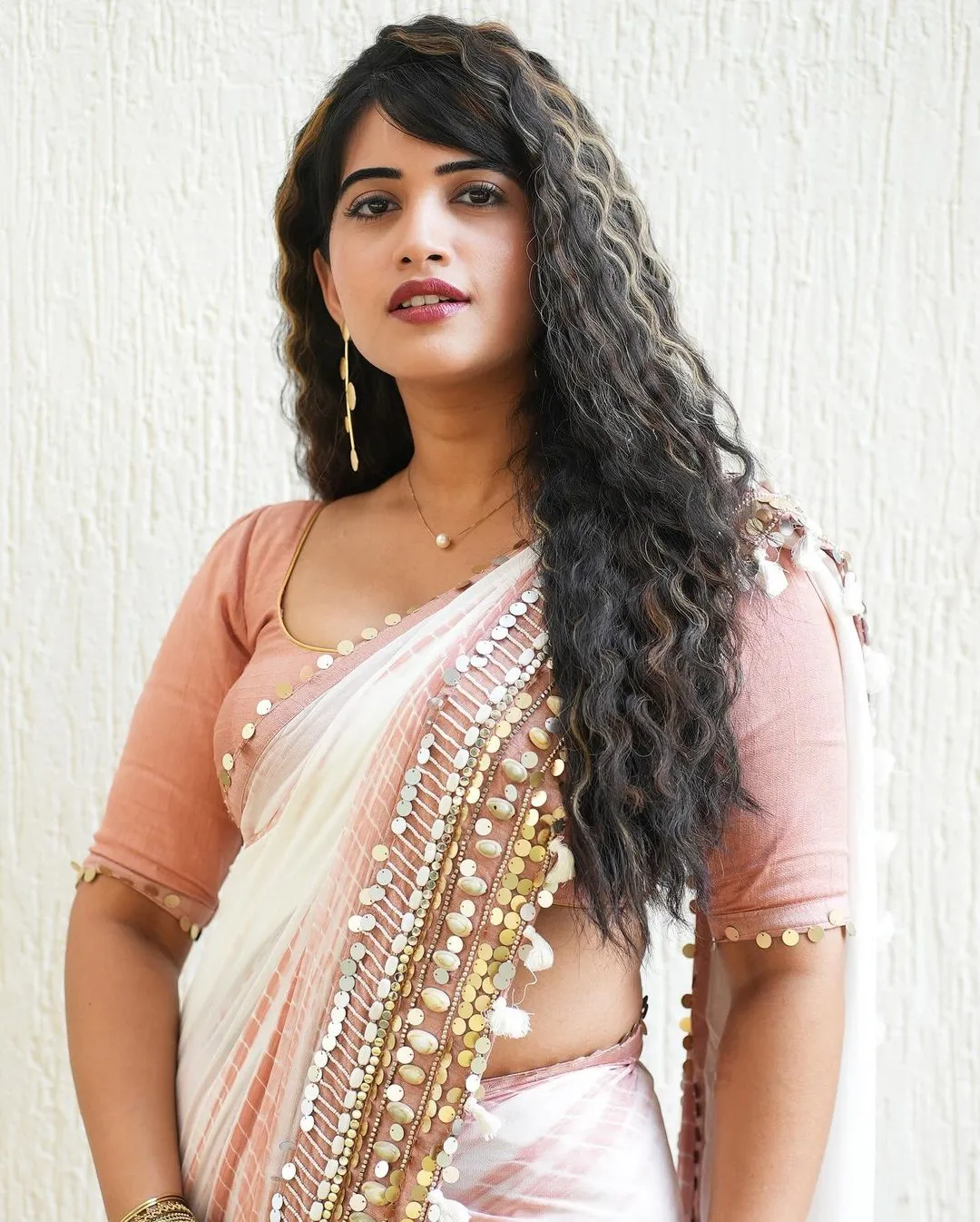 Telugu Actress Sravanthi Chokarapu Images In White Saree Pink Blouse